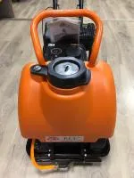 Виброплита PIT 99008 с бензиновым двигателем и бачком